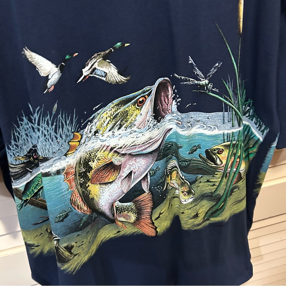Vintage 1990s Largemouth Bass All Over Print Graphic T-Shirt Men’s XL Navy Blue - Picture 3 of 6
